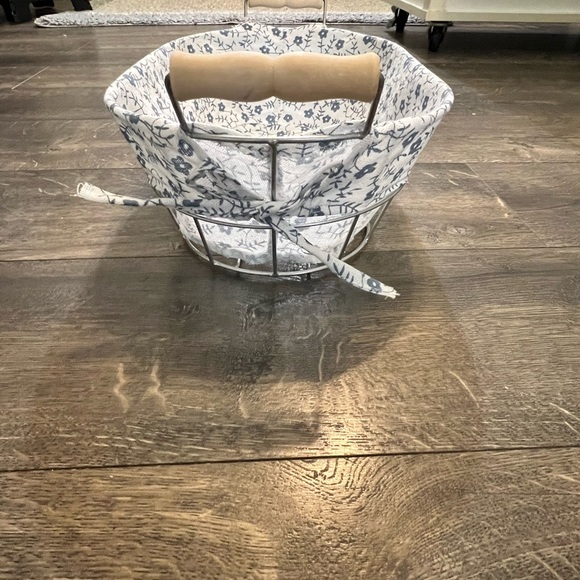 True Living Wire Basket W/ Fabric Liner & Wooden Handles NEW - Picture 2 of 6